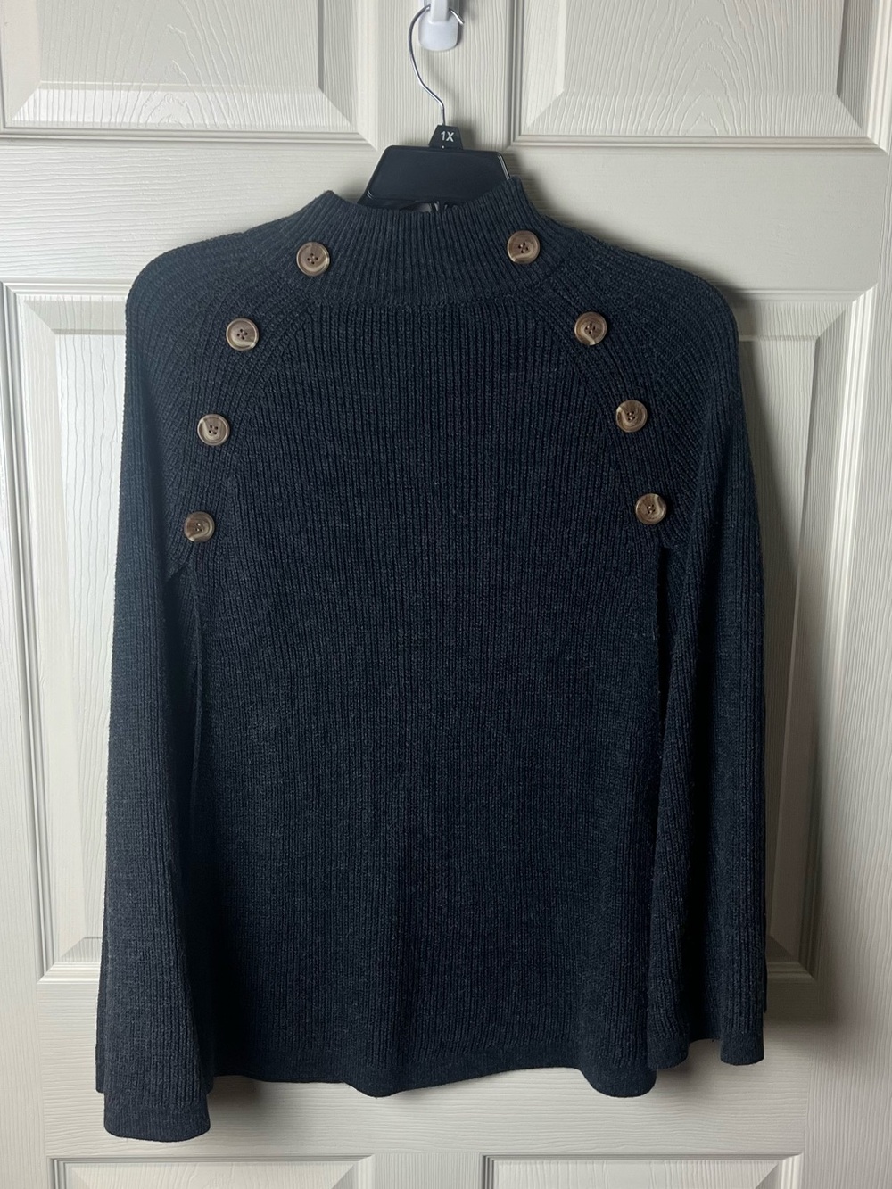Black Button-Accent Women's Sweater cape